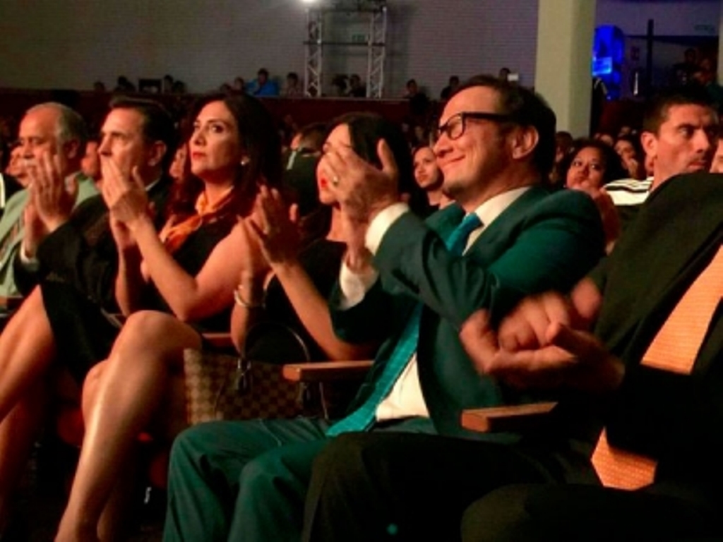 Asiste Rob Schneider a evento de Tigres en Nuevo León