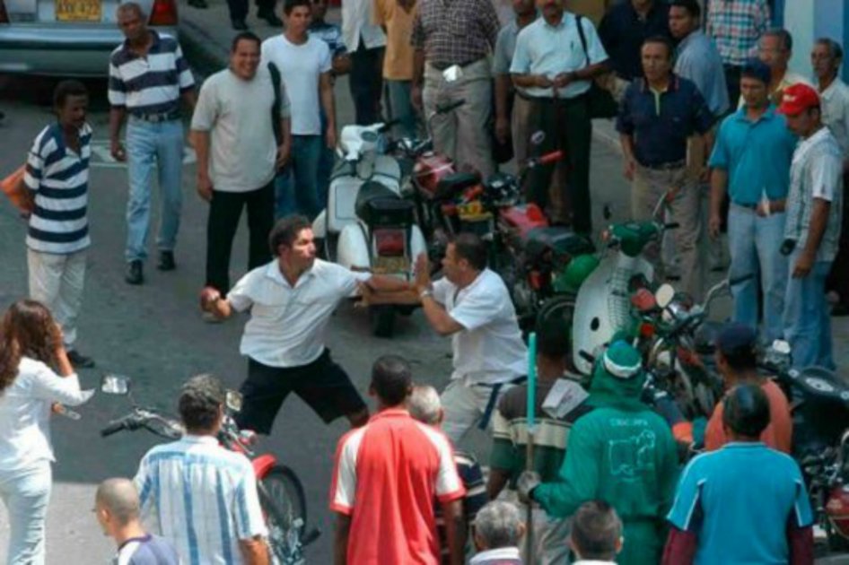 Pelea campal entre dos comunidades por un problema de tierras