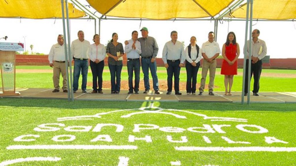 Cumple Rubén compromiso en San Pedro: Entrega Estadio de Beisbol