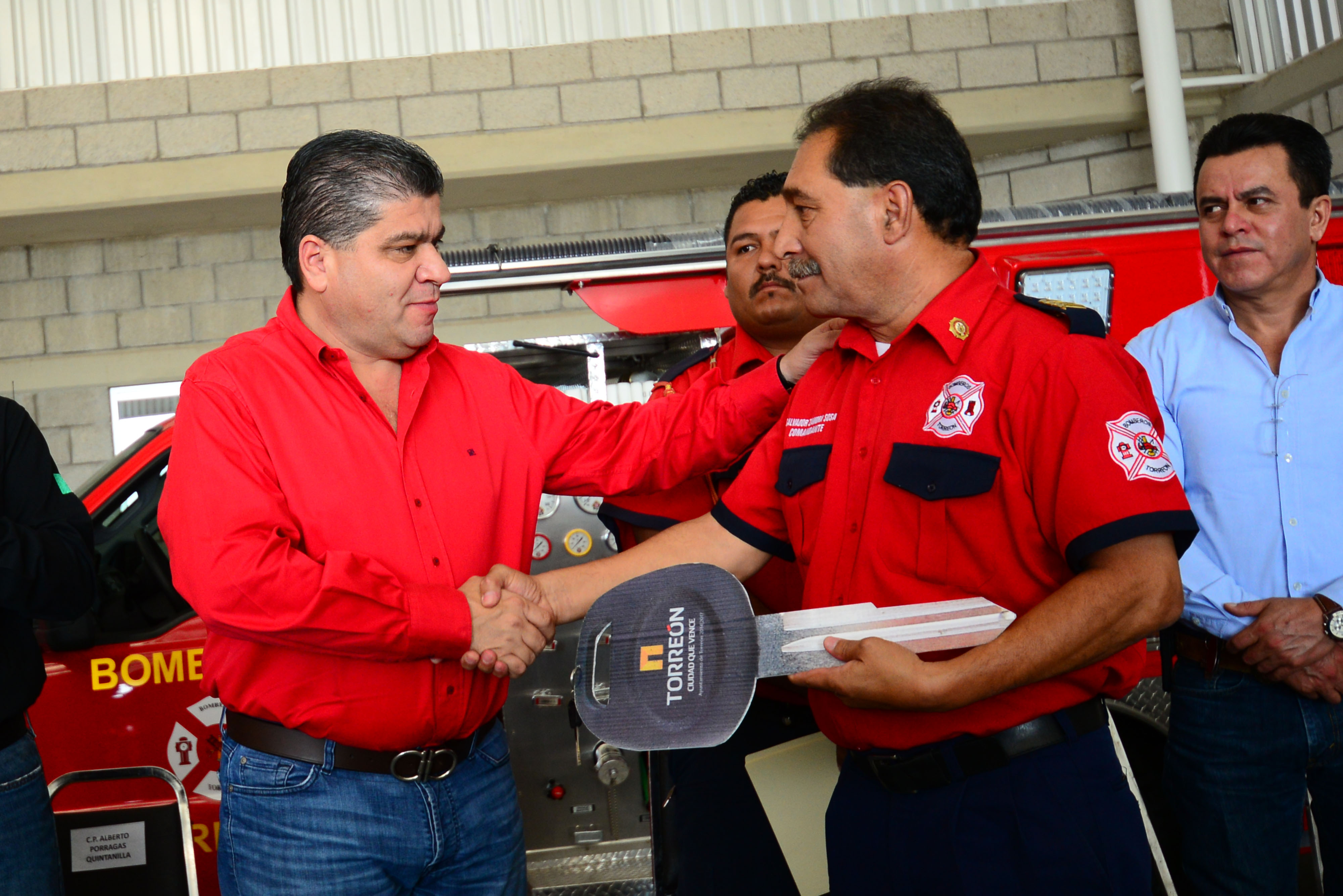 Entrega Riquelme Estación <br> de Bomberos