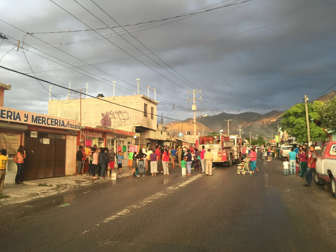 Incendios, lluvia y accidentes afectaron calles de Saltillo