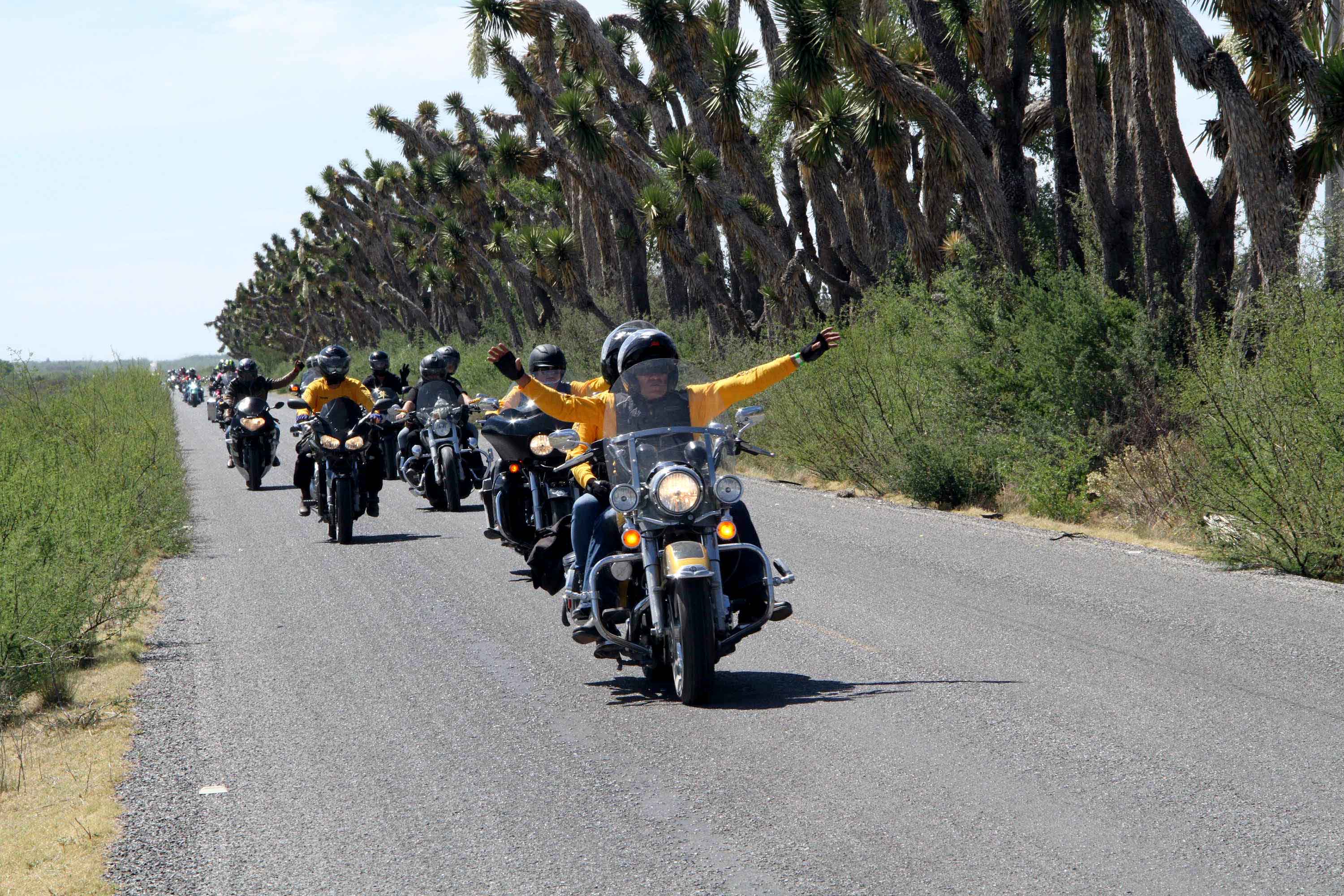 Recorren motociclistas pueblos mágicos de Coahuila