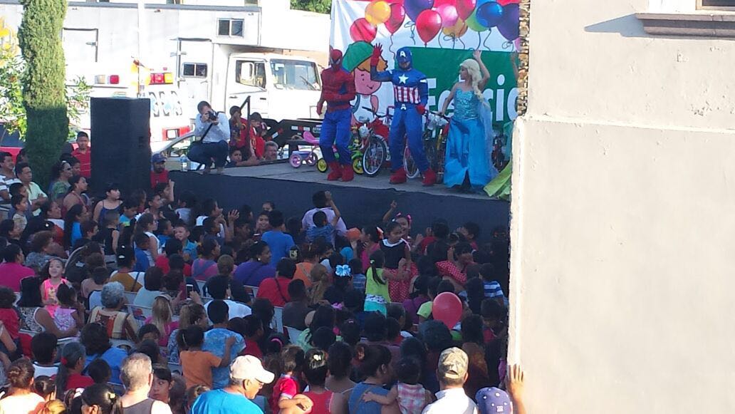 Festeja PRI a niñas y niños de San Juan de Sabinas