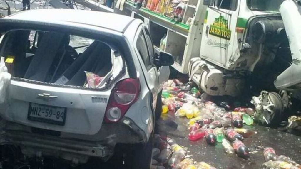 Camión de refrescos atropella a cinco personas