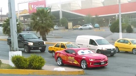 Se pasea el “Rayo McQueen” en Saltillo