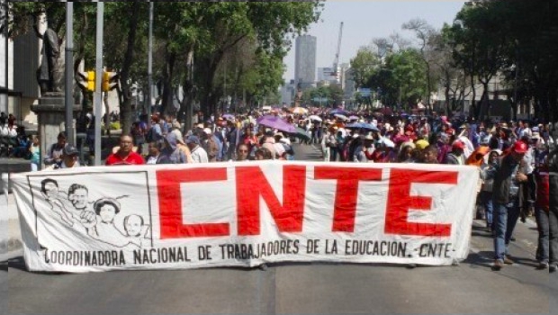 Llega marcha de la CNTE a la PGR; <br>piden liberacion de Núñez