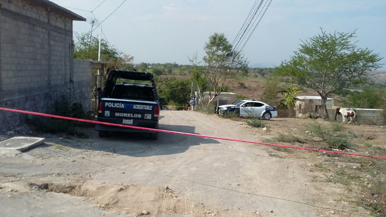 Comando de niños ejecuta a un albañil