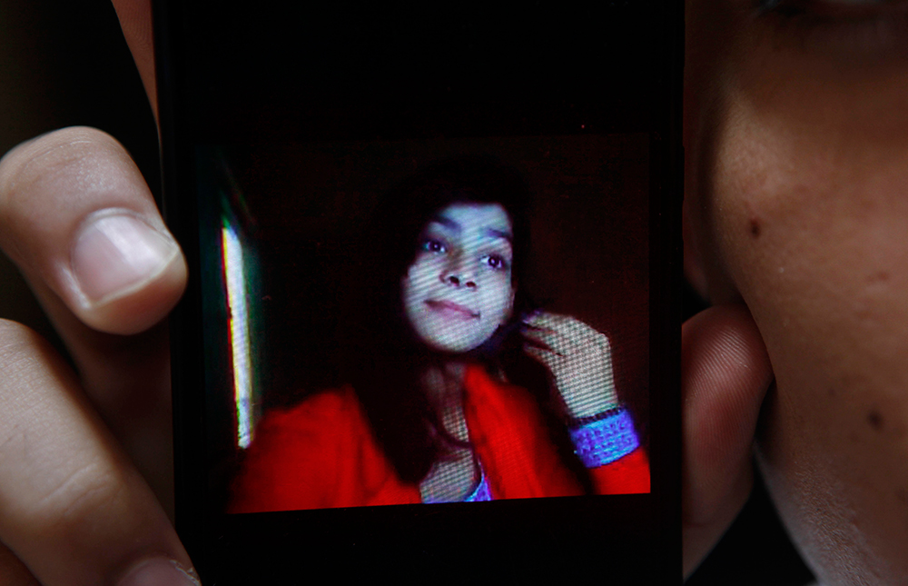 Mujer quema a su hija porque se casó por amor