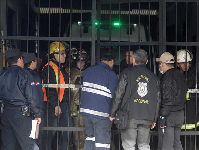Mueren seis personas tras incendio en cárcel de Paraguay