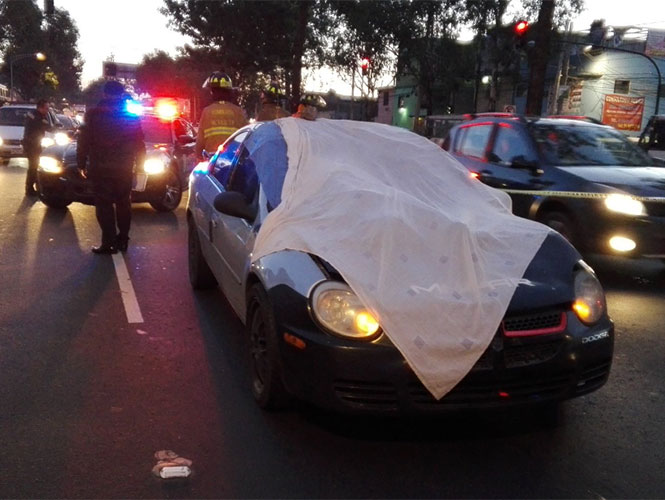 Lo atropella y se lo lleva muerto en el cofre 80 metros