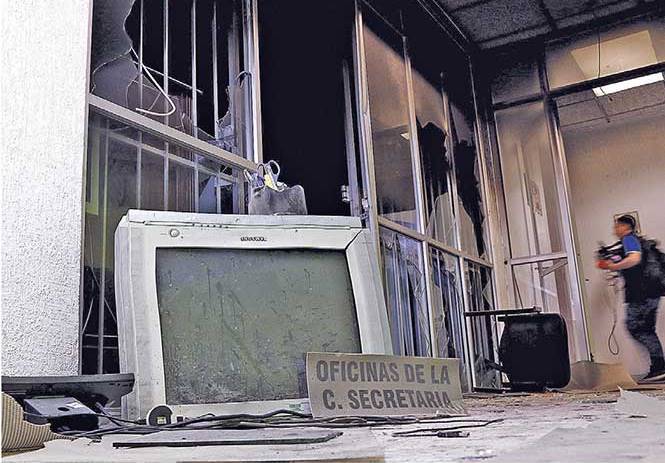 Incendian oficinas de la SEP en Chiapas