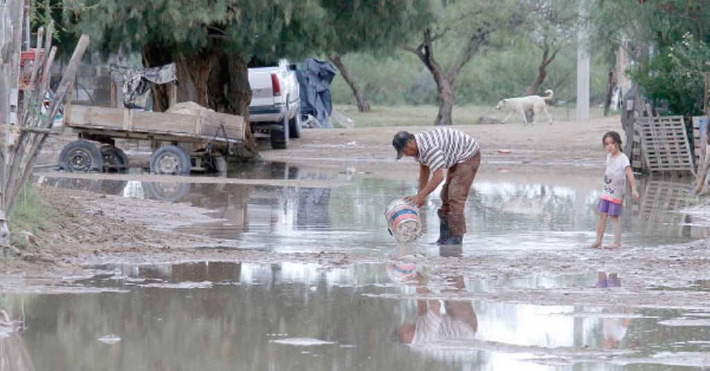 Tromba arrasa con ejido en Parras