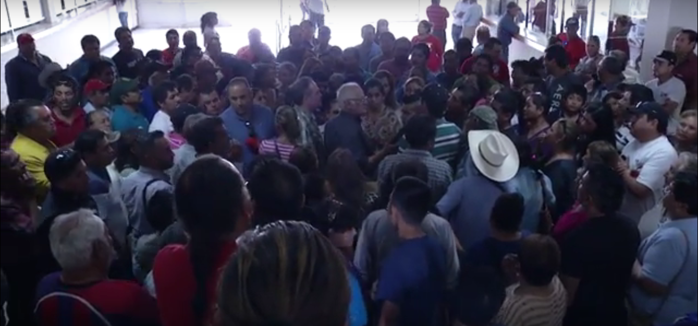 Protestan comerciantes contra alcalde Isidro López