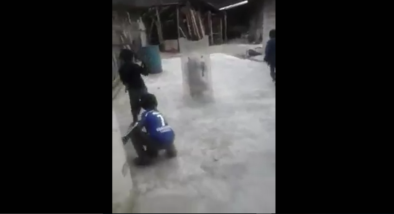 Niños de Oaxaca juegan al “antimotines y manifestantes”