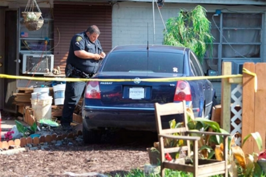 Niño queda atrapado en un auto y muere por golpe de calor
