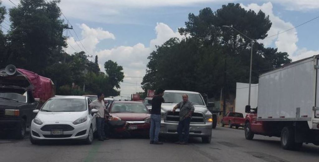 Hacen “sándwich” a motociclista en el centro de Saltillo