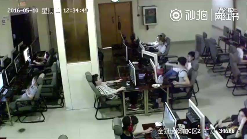 Joven muere electrocutado en un ciber café