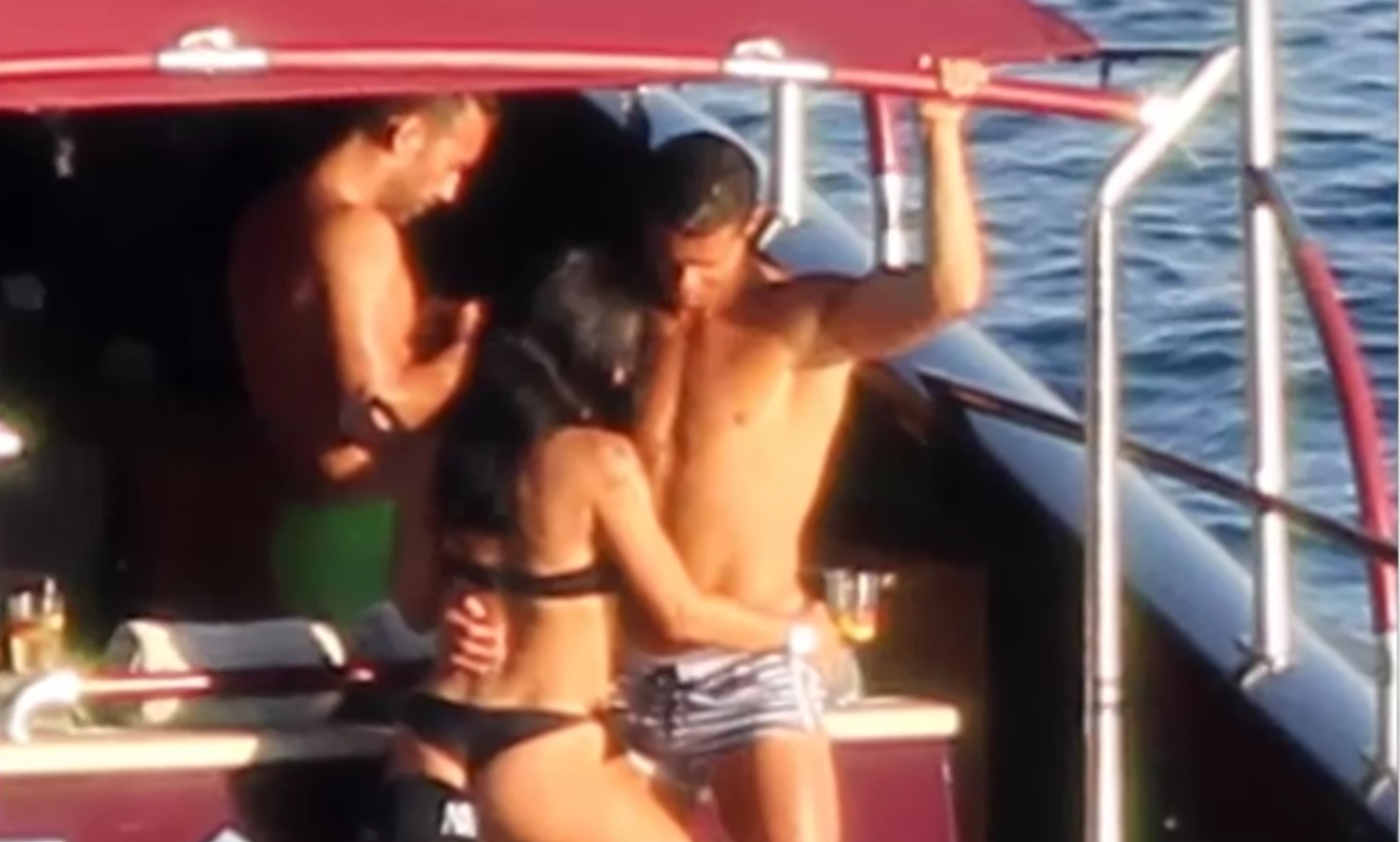 Captan a CR7 con nuevo amor