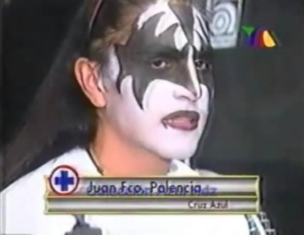 Kiss festeja a Palencia, nuevo DT de Pumas