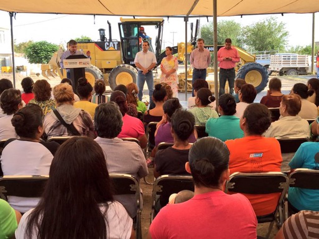 Pone en marcha Riquelme pavimentación en ejido La Unión