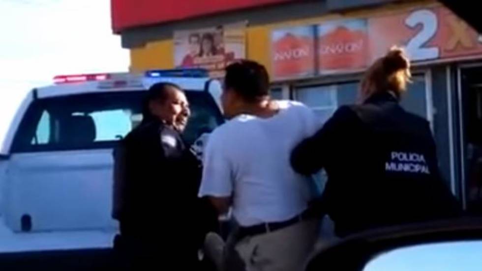 Hombre es detenido por no aceptar el redondeo en un Oxxo