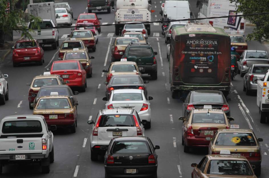 Vehículos con 3 adultos a bordo podrán circular diario en la CDMX