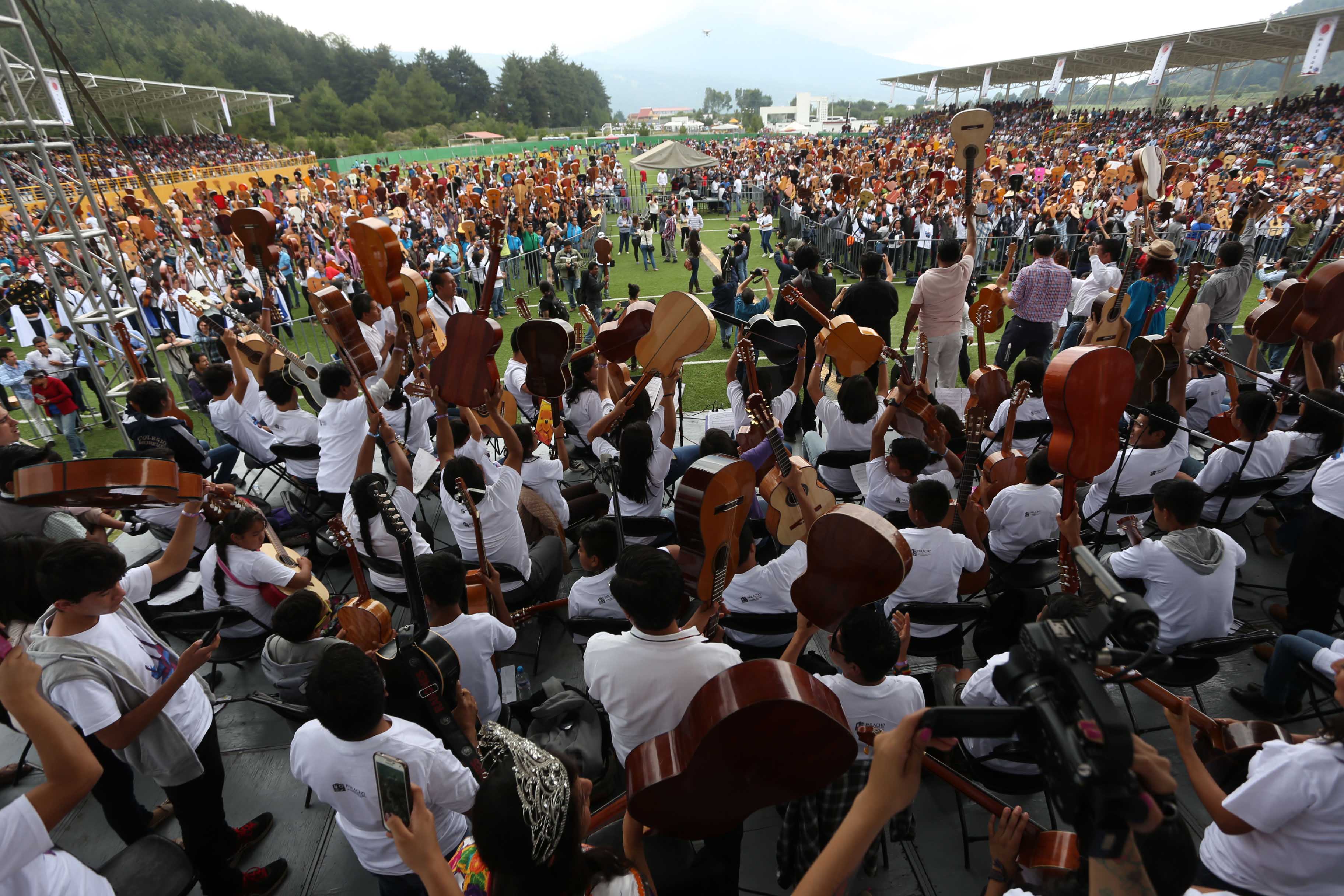 Se escapa Récord Guinness por ensamble de guitarras