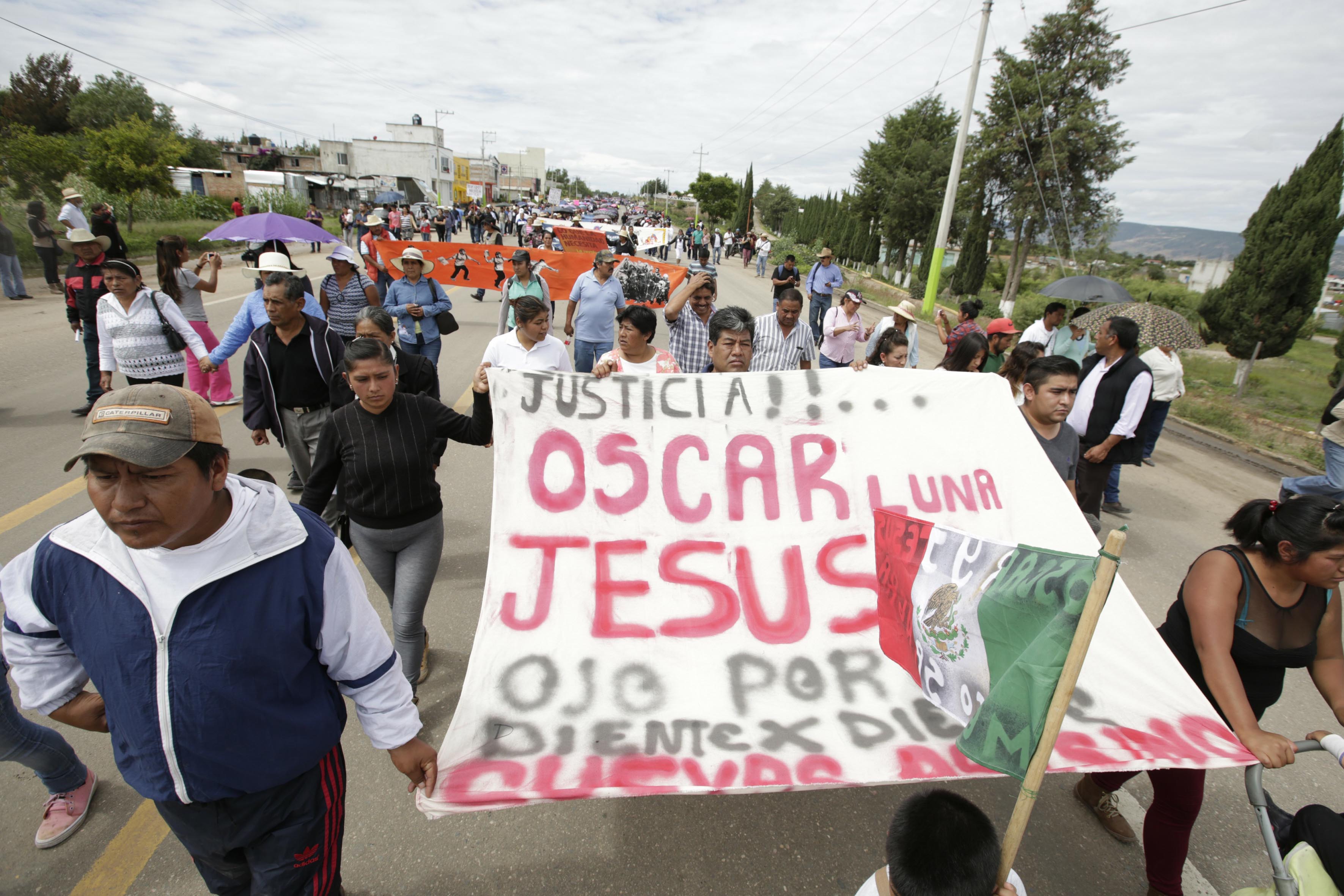 Padres de los 43 anuncian apoyo a Nochixtlán