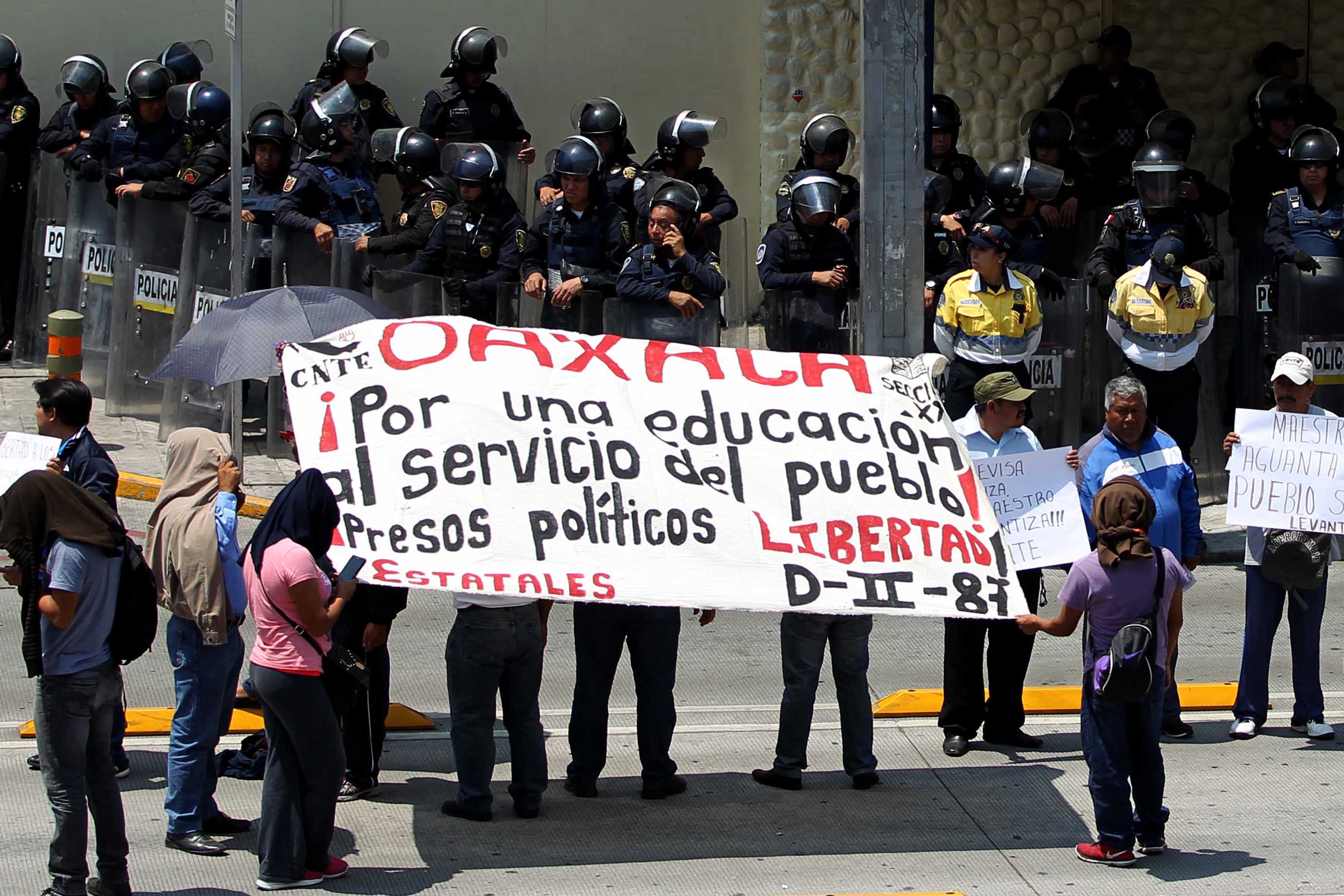 Manifestantes hartan a Mancera; que se vayan a sus estados, exige