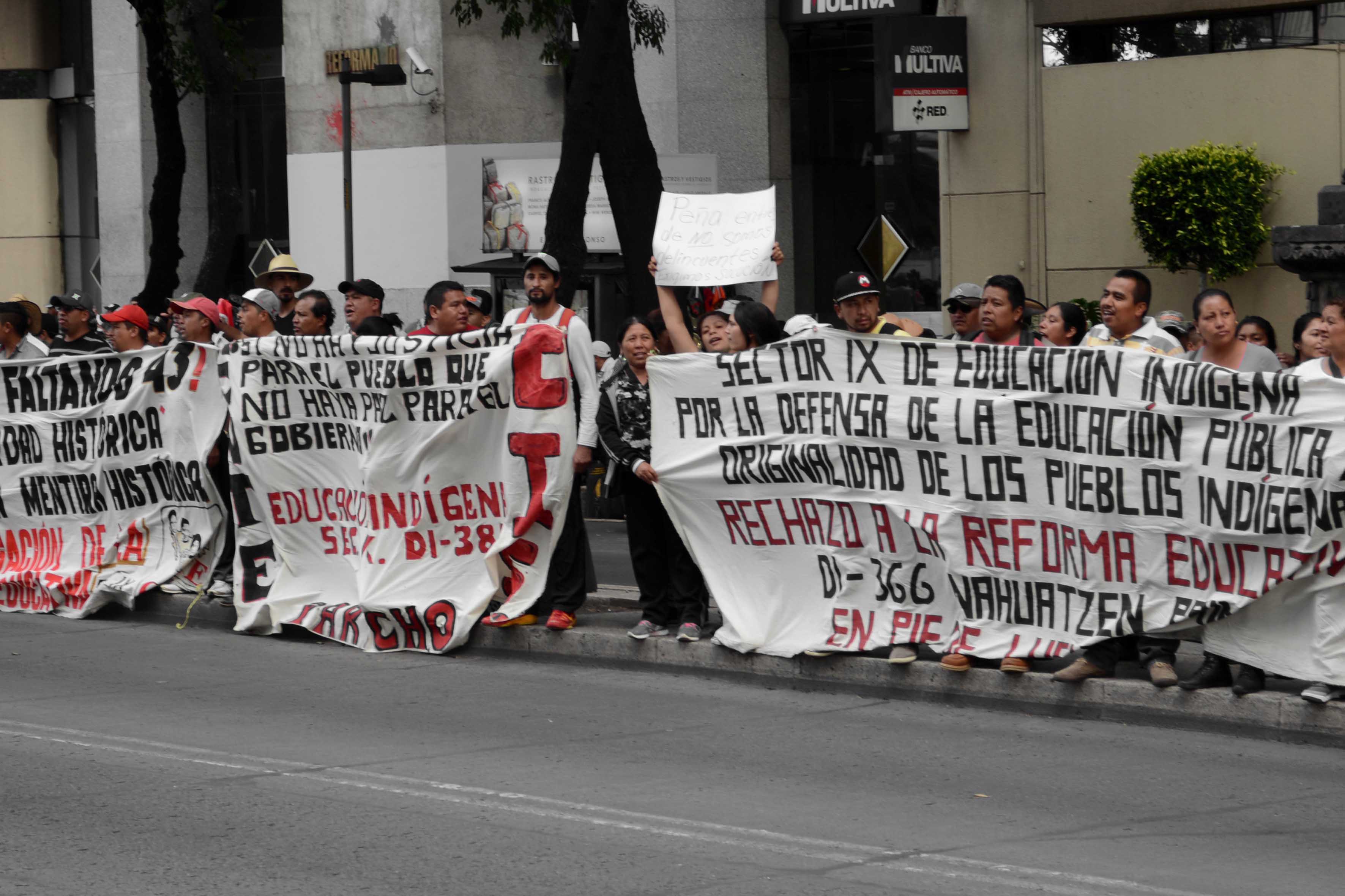 CNTE protestará en centros comerciales de Michoacán