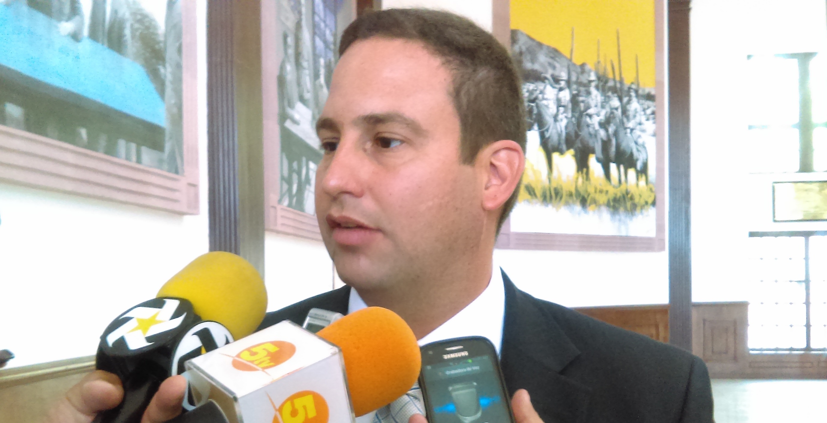 Buscan diputados del PRI reducir intereses de créditos vía nómina