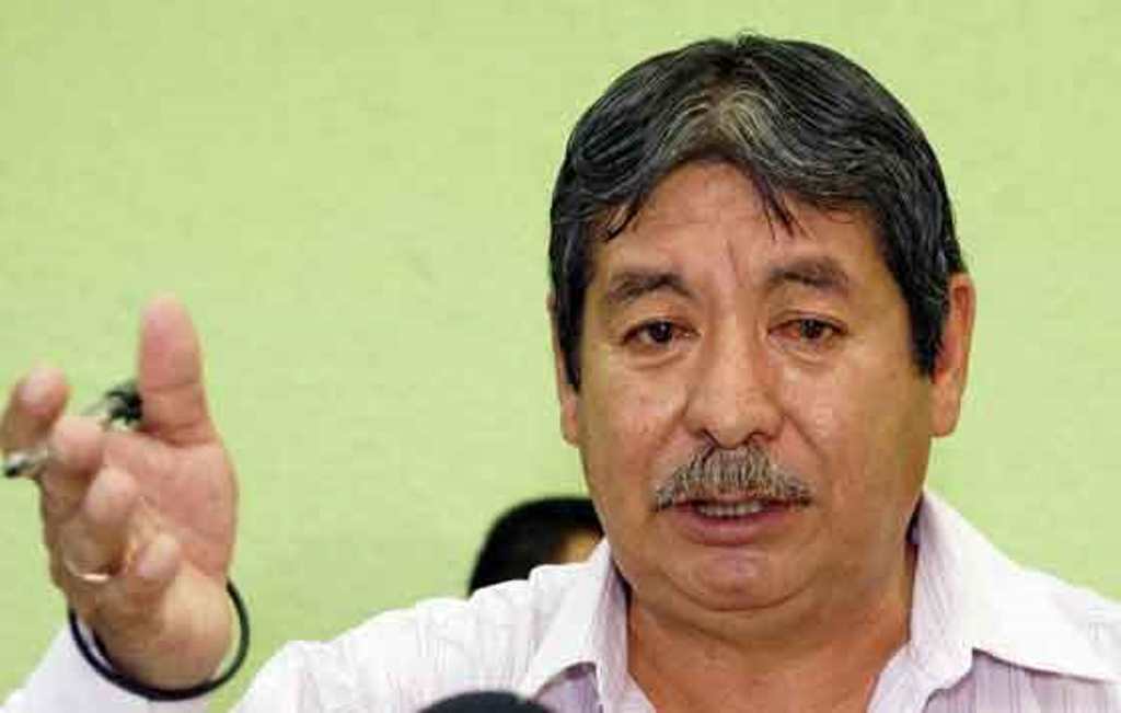 Acusa la PGR a líder de CNTE de “lavado” de dinero