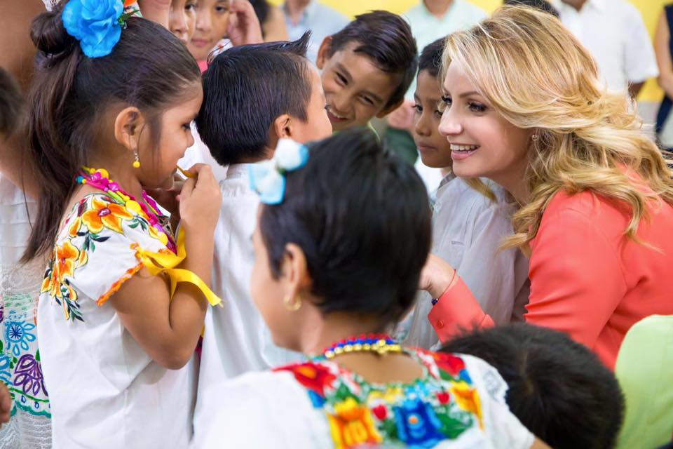 Destaca Angélica Rivera apoyo para niños con cáncer