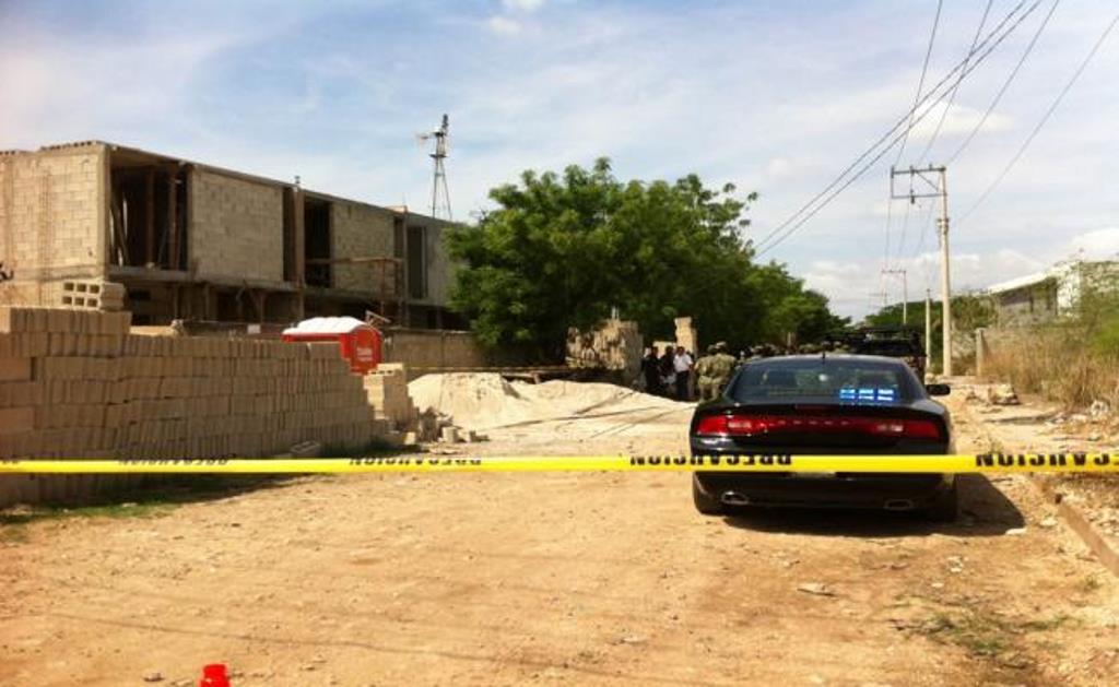 Derrumbe en construcción deja cuatro lesionados