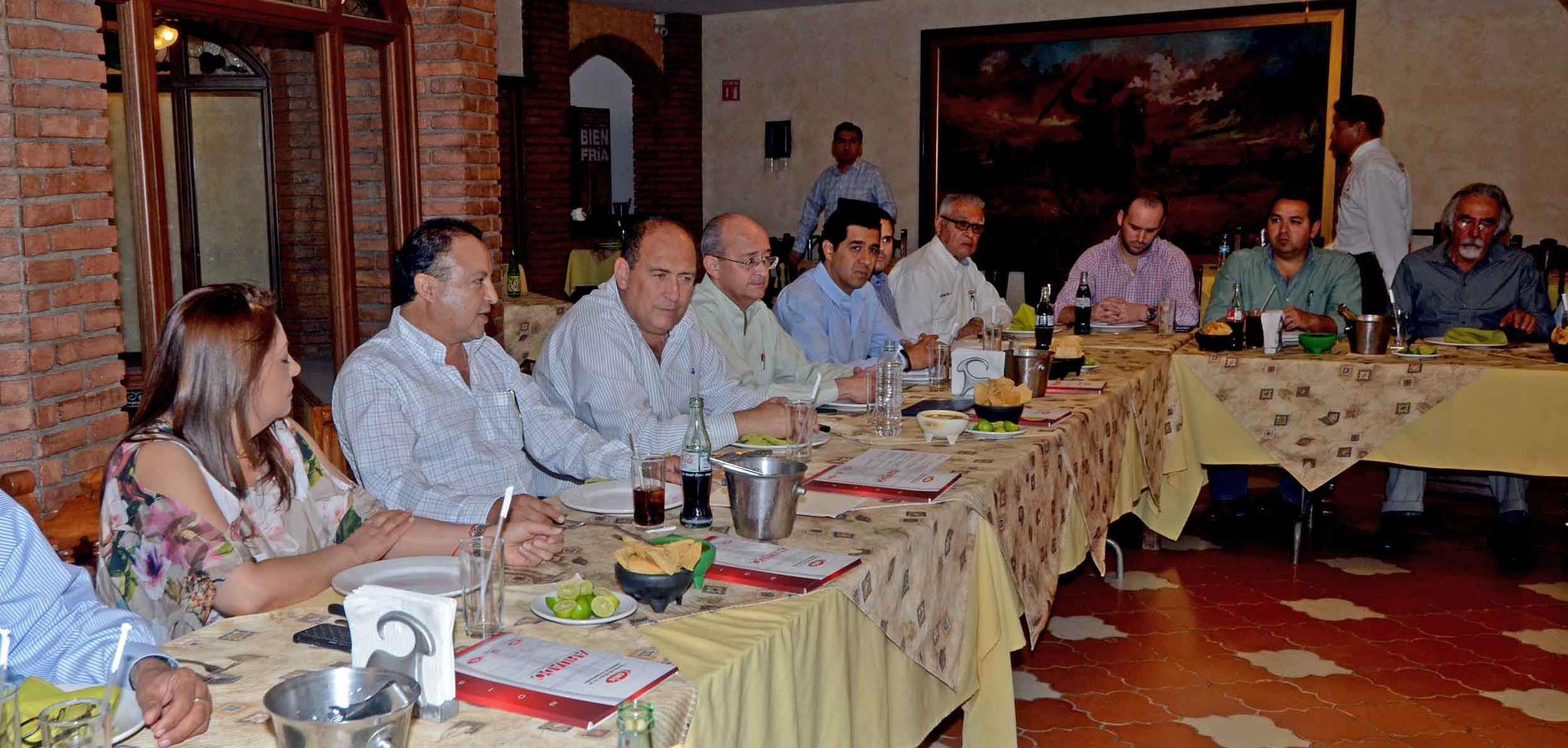 Logra Rubén importantes acuerdos con la industria de la construcción