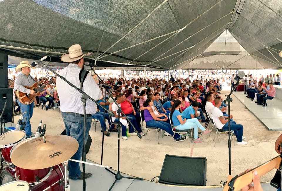 Festeja Estado a papás <br>en el Cereso de PN
