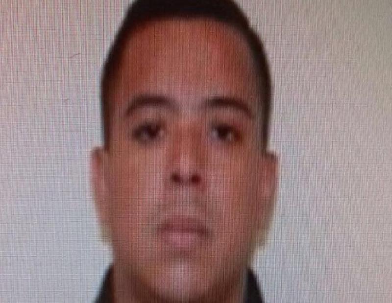 Dan de baja a policía por dar serenata con una patrulla