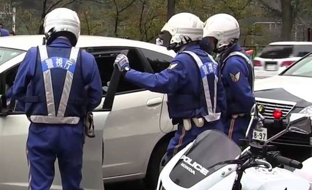 Mujer viajaba en su coche con los cadáveres de sus hijos