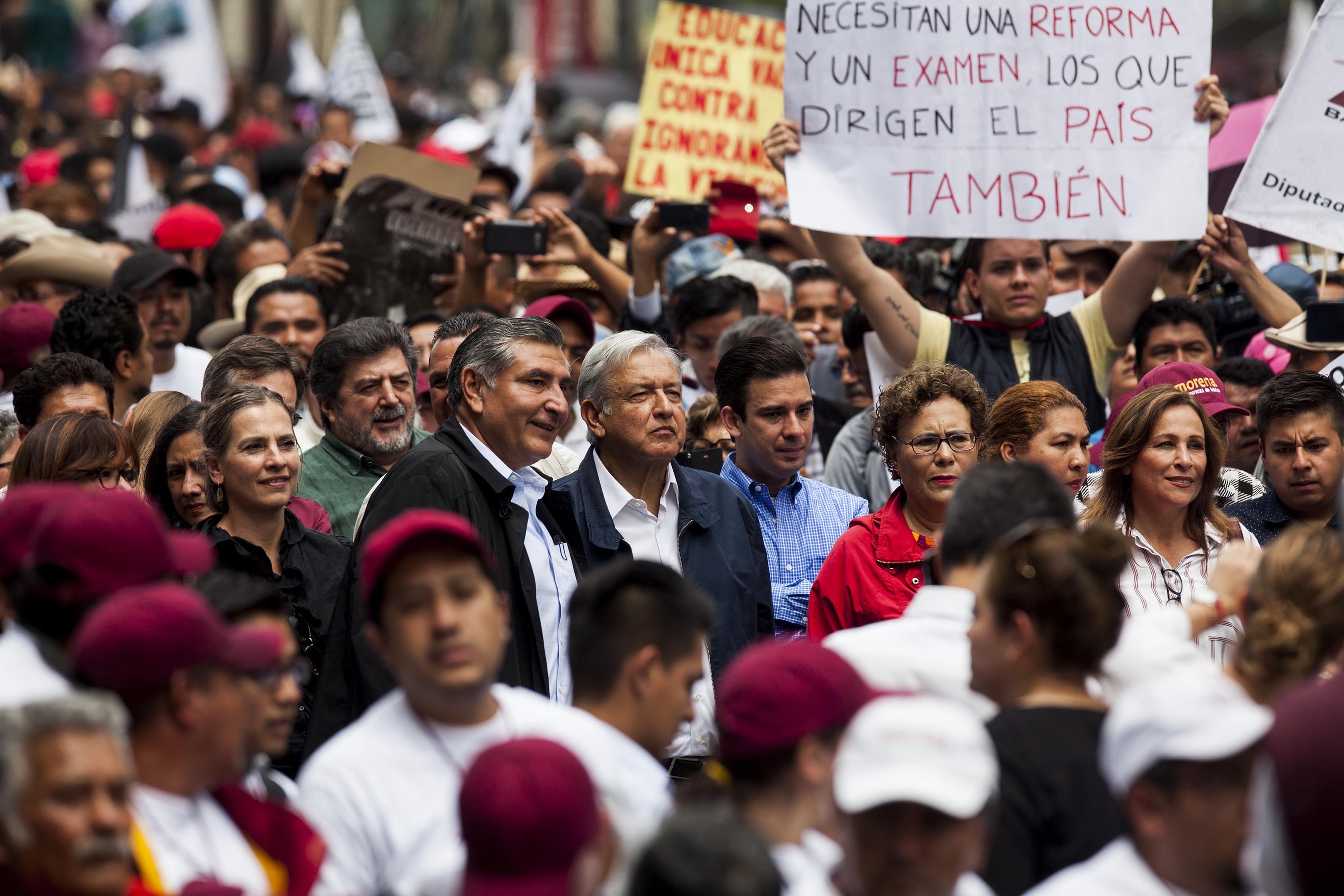 AMLO destaca participación de “mucha gente” en marcha