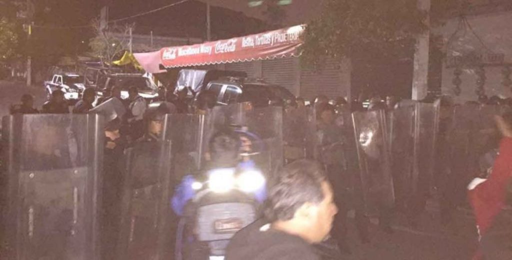 Se amotinan 600 reos en penal del Estado de México