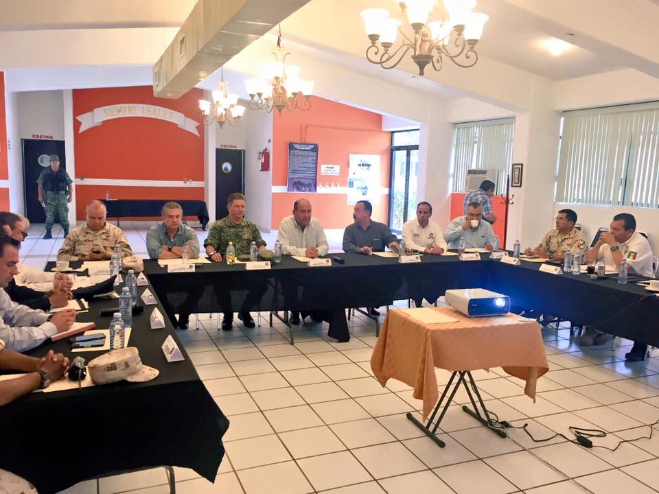 Encabeza Rubén reunión de seguridad en Acuña