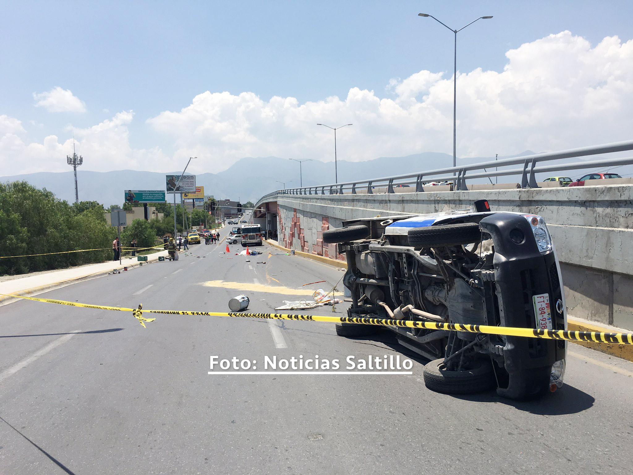 Deja choque-volcadura un muerto y dos heridos en Saltillo