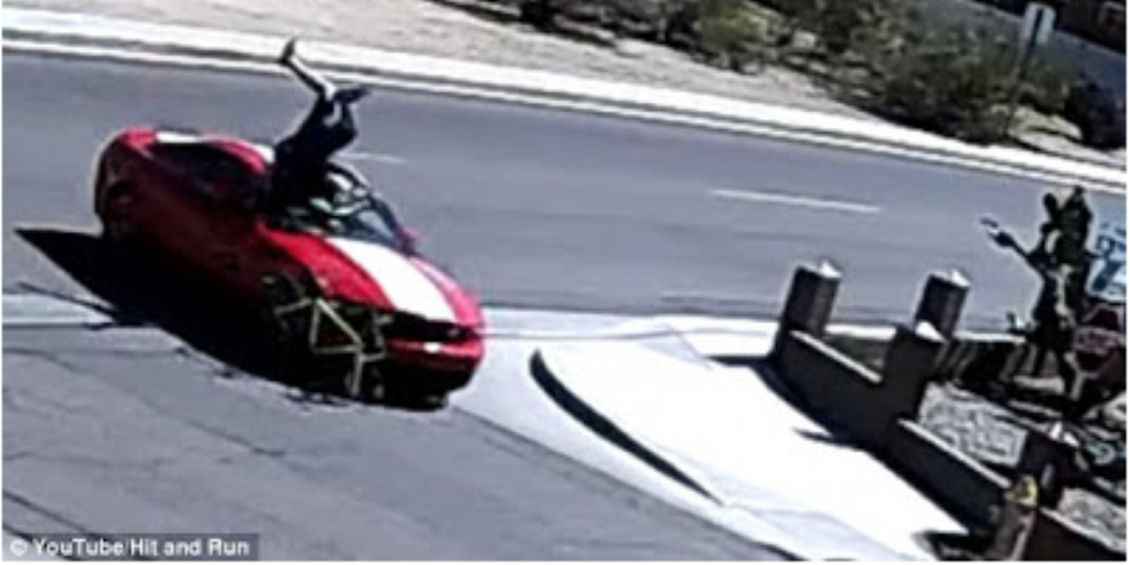 Atropella a su novio después de que él le confesó que tenía sida