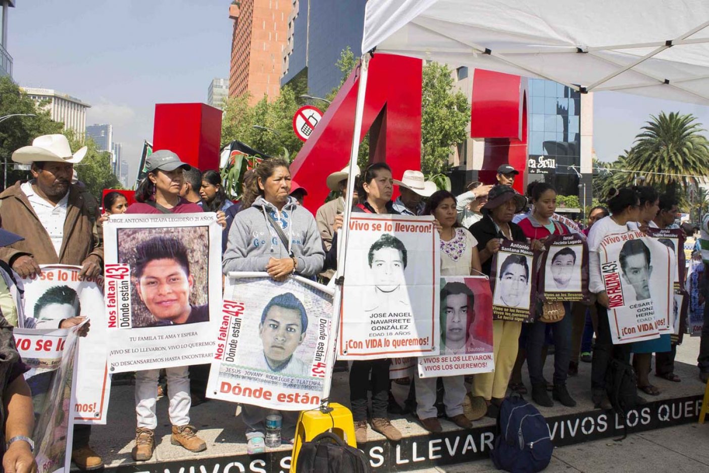 Relanzarán búsqueda de los 43 normalistas en agosto