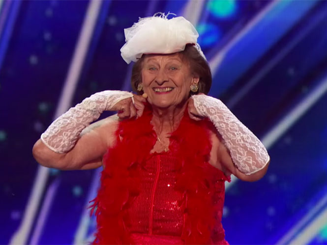 Abuela hace el ‘striptease del siglo’ en programa de televisión