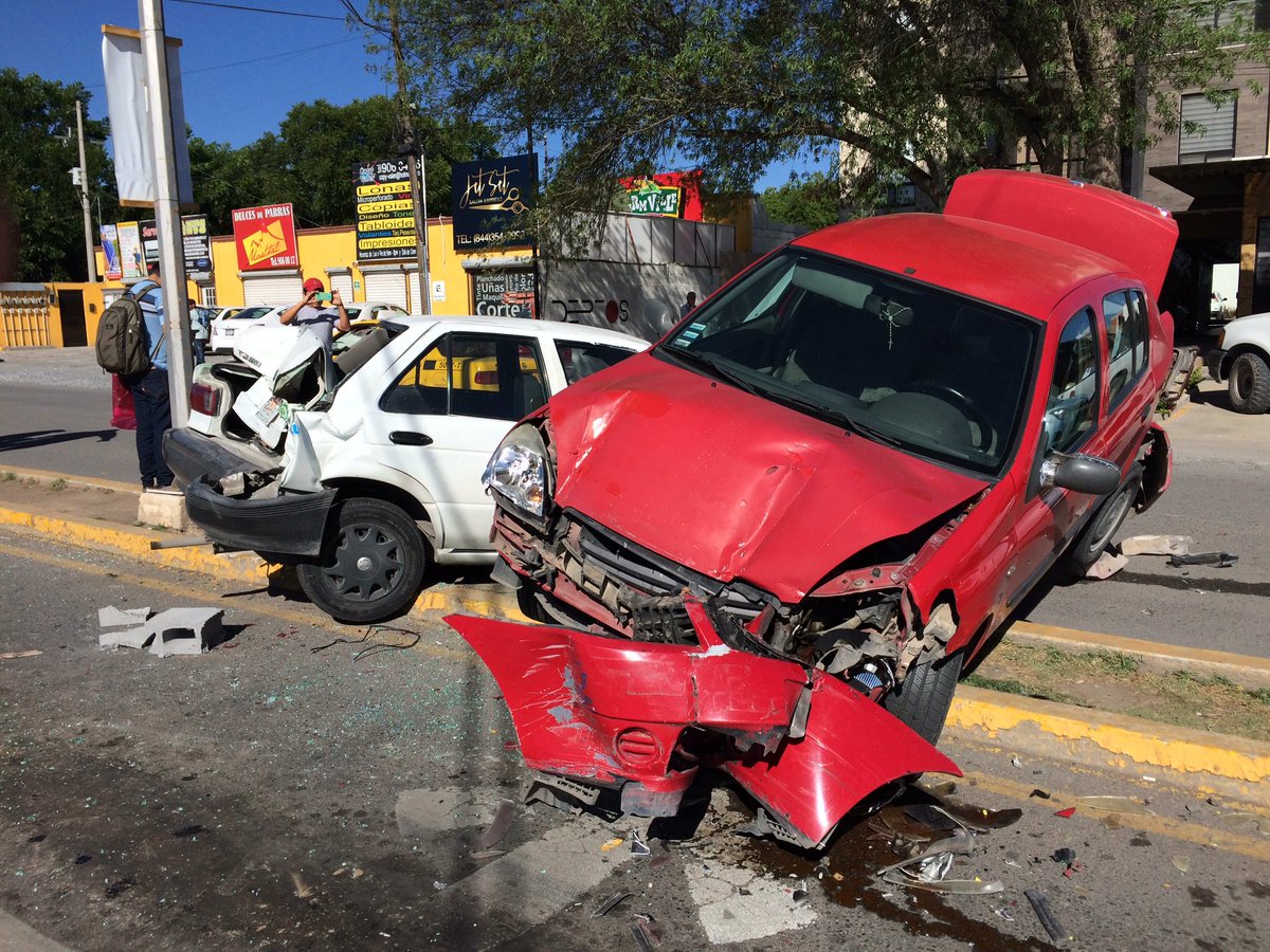 Aparatoso accidente se registra en Saltillo