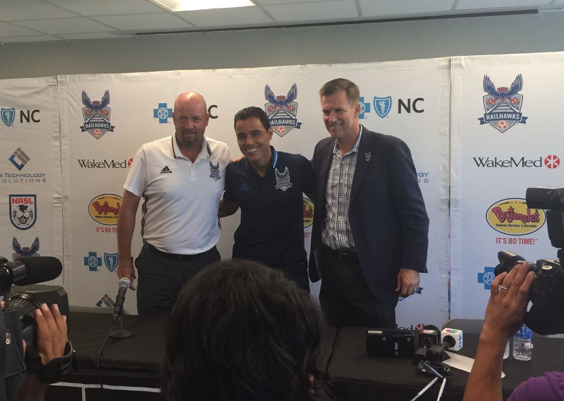 Carolina presenta a Bravo como su refuerzo