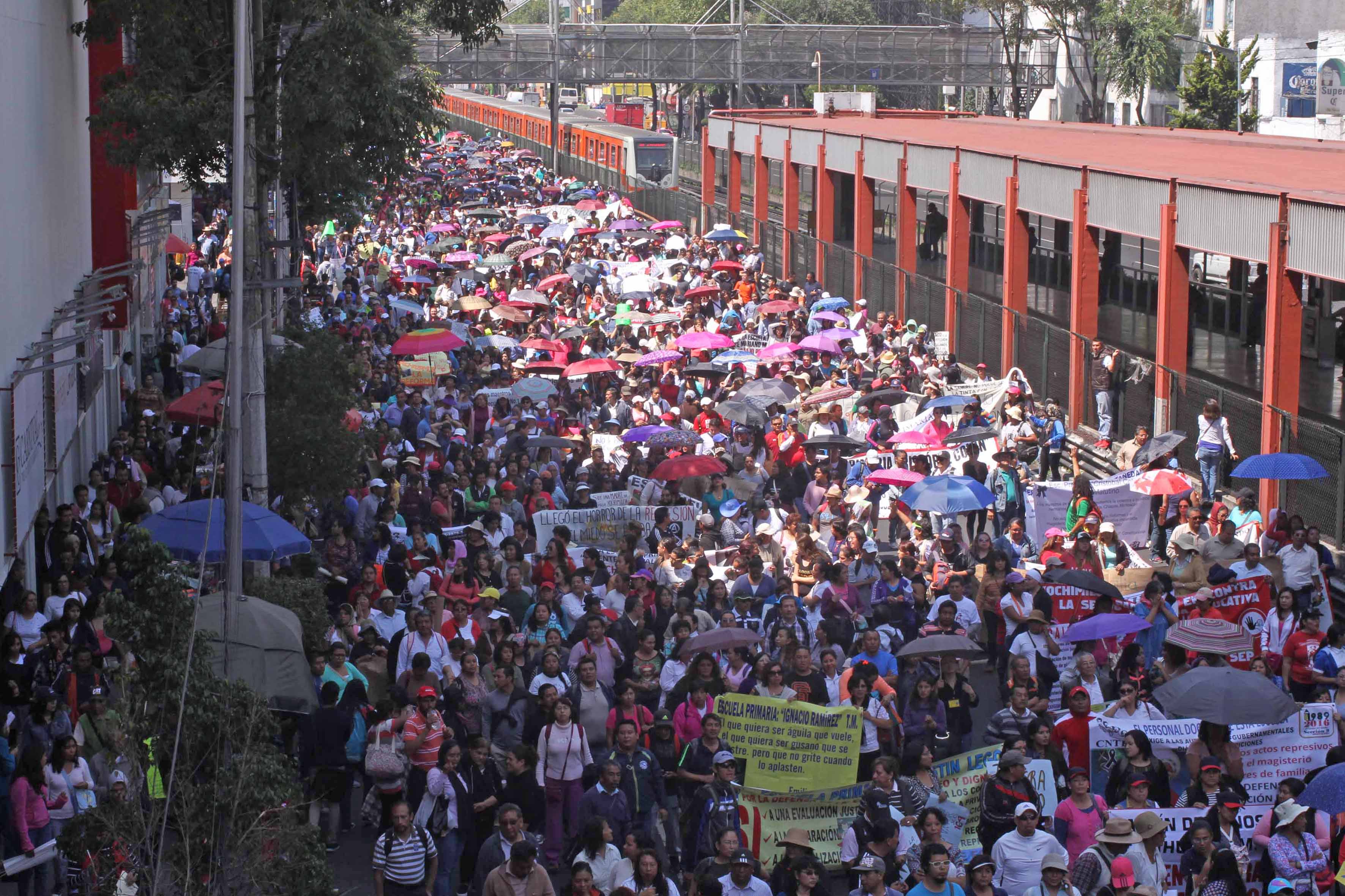 Protestan en apoyo a CNTE por tercer día consecutivo en CDMX