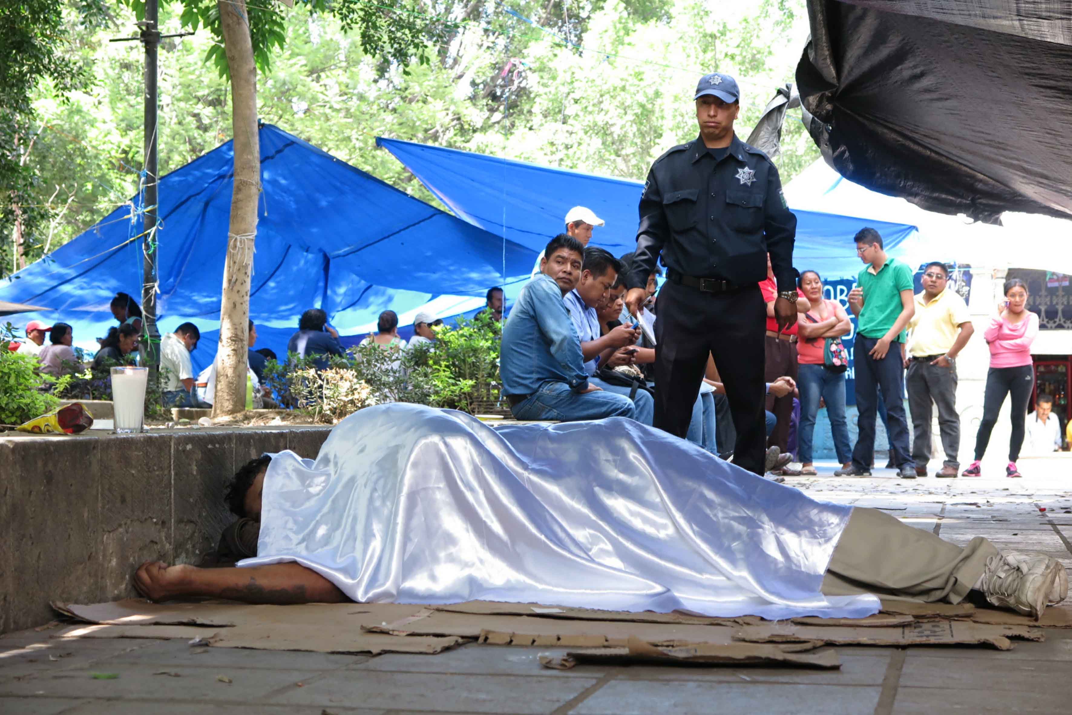 Fallece hombre en plantón de maestros en Oaxaca