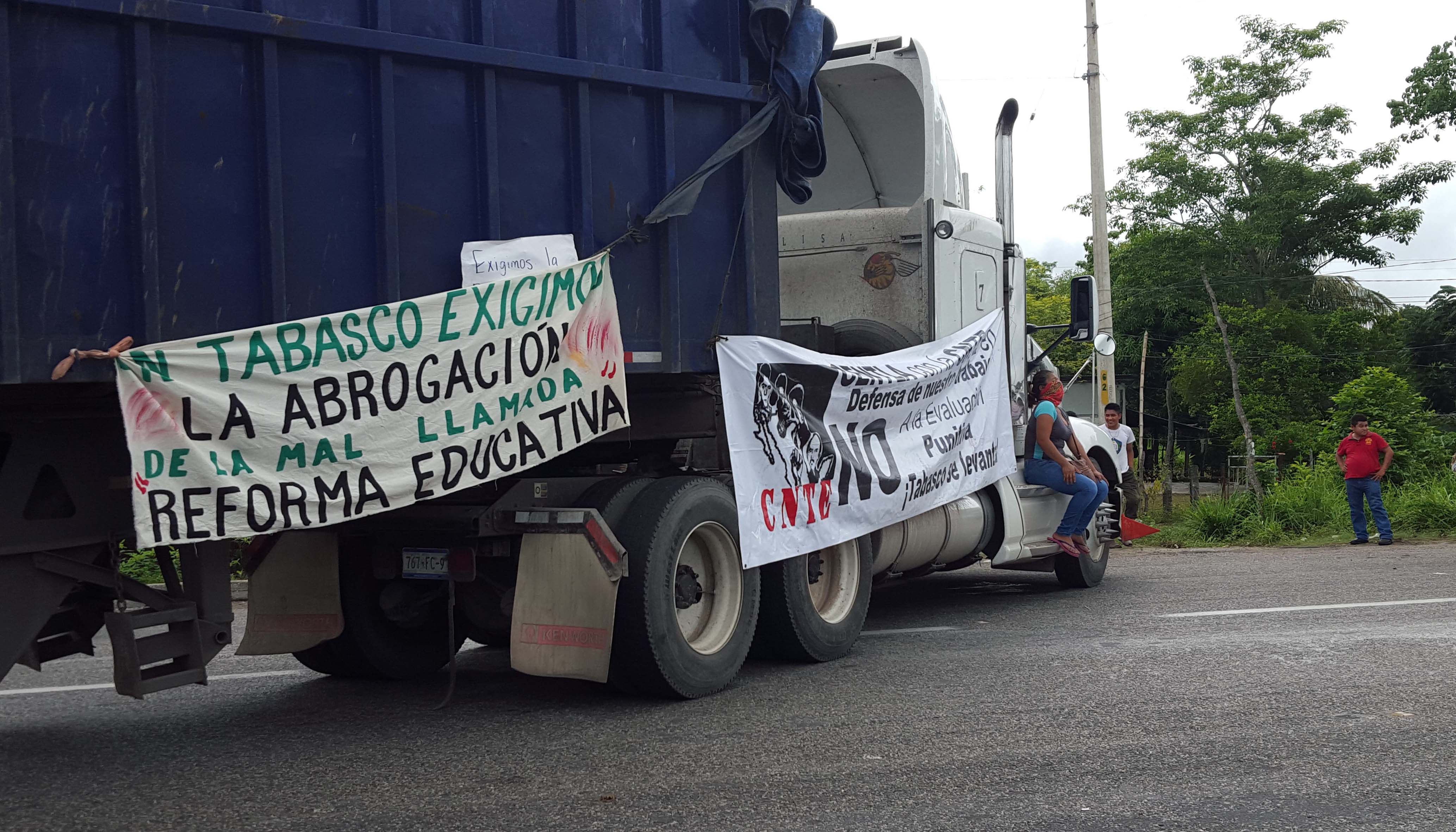 Detiene CNTE carga de 45 mil tráileres